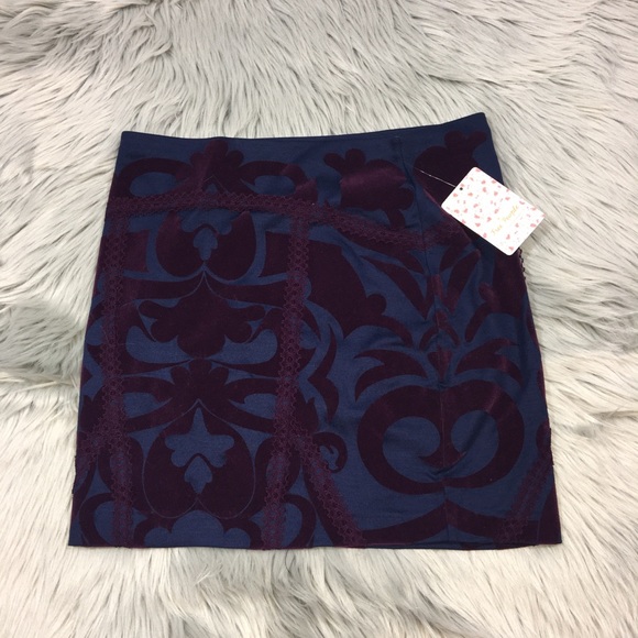 Free People Dresses & Skirts - NWT Free People Going For Baroque Velvet Skirt